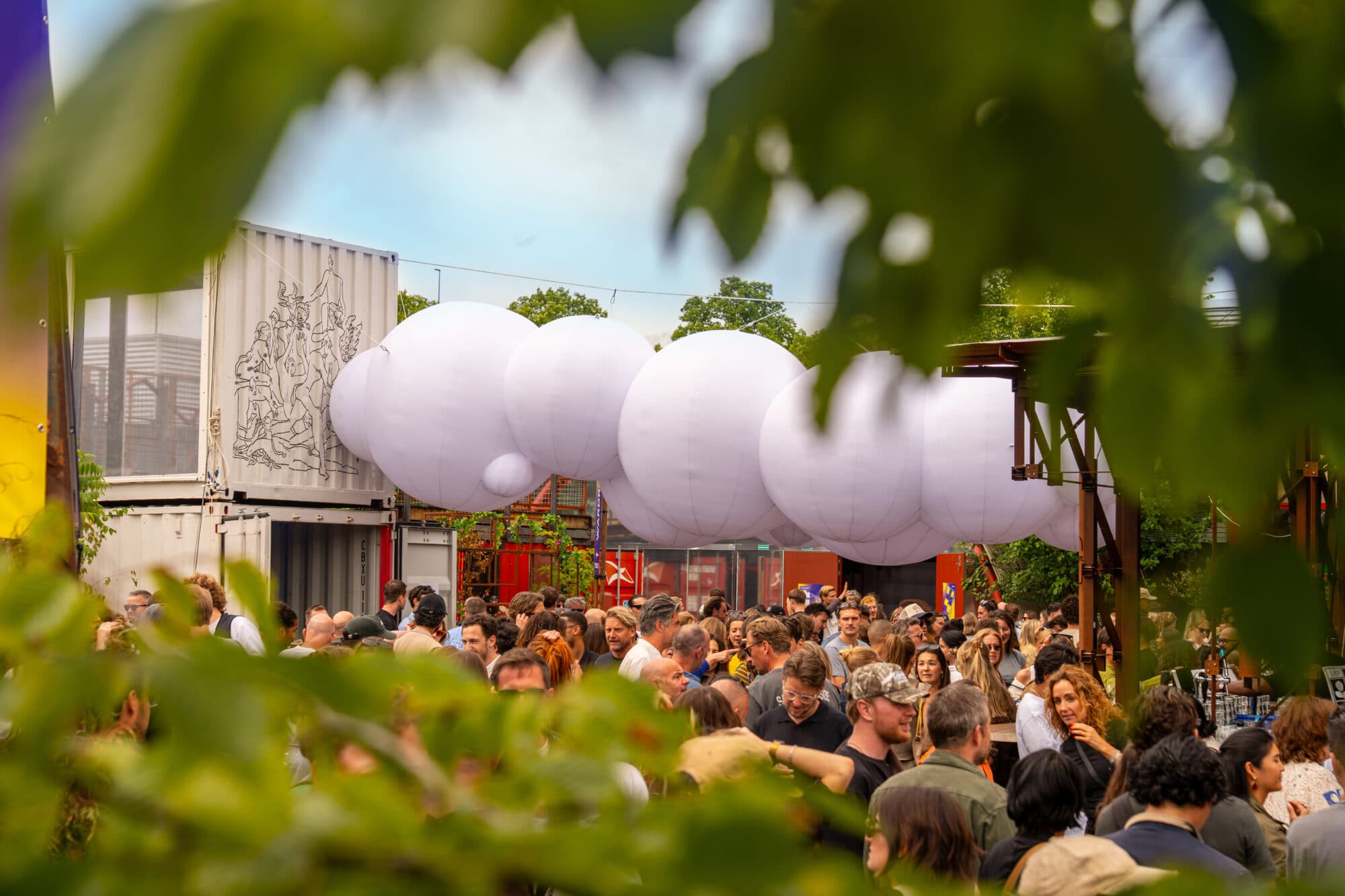 Outdoor crowd at The Courtyard at LIEF Amsterdam
